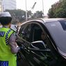 Polisi Putar Balik 20 Kendaraan Berplat Ganjil di Patung Kuda