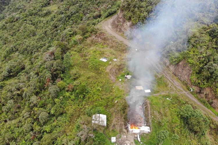 Tampak sebuah gereja di Kampung Opitawak Distrik Tembagapura dibakar oleh KKB pimpinan Selcius Waker, Mimika, Papua, Kamis (12/3/2020)