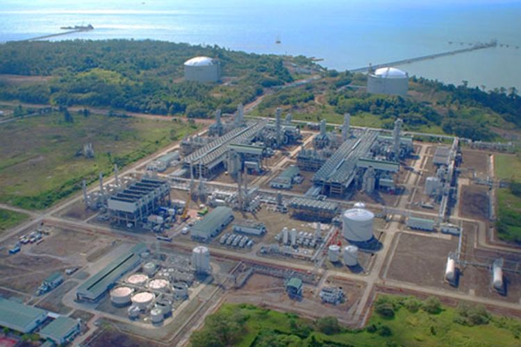 Fasilitas Gas Alam Cair Tangguh di Teluk Bintuni Papua Barat