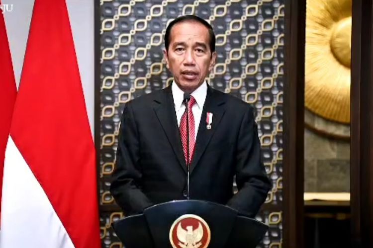 Presiden Joko Widodo saat memberikan sambutan secara virtual pada ASEAN Ministerial Meeting on Transnasional Crime (AMMTC) yang digelar di Labuan Bajo, Nusa Tenggara Timur (NTT) Senin (21/8/2023).