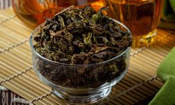 Jangan Dibuang! Ini 7 Manfaat Ampas Teh untuk Tanaman Hias