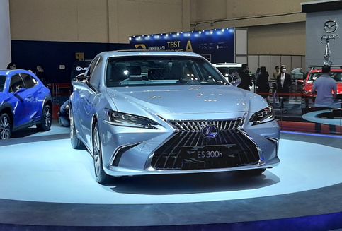 Dibanderol Rp 1,12 Miliar, Ini Ubahan Lexus ES 300h Terbaru