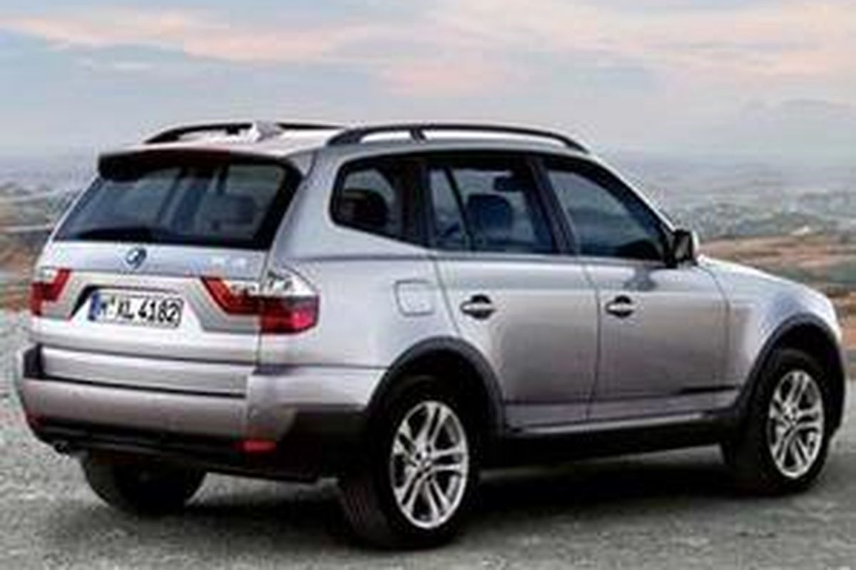 BMW X3 yang ditarik