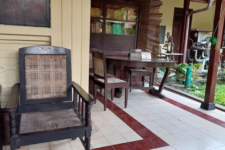 Pintu Museum Tamansiswa rusak, dan kursi Ki Hadjar Dewantara yang Diinjak-injak masa