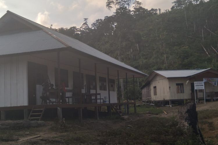 Bangunan SD Impres Favenembu di Kampung Favenembu, Distrik Yaffi, Kabupaten Keerom, Papua. Salah satu sekolah di wilayah perbatasan RI-PNG yang berada di Kampung Favenembu.