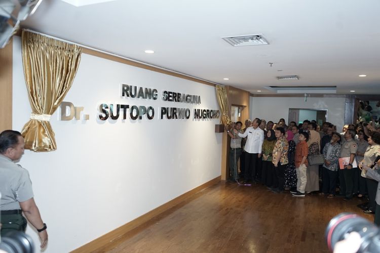 Ruang serbaguna Dr. Sutopo Purwo Nugroho berada di antai 15 Graha BNPB, Jakarta. 
