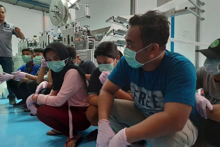 Penggerebekan pabrik masker di kawasan Cakung, Jumat (28/2/2020).