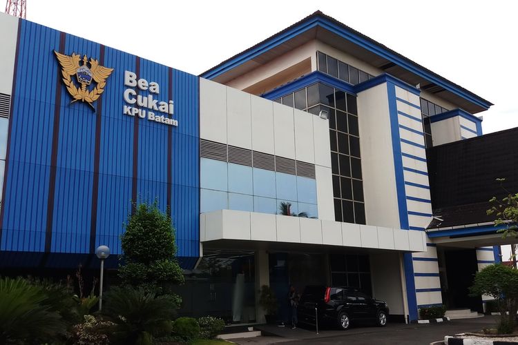 Tim Jaksa Agung Muda Tindak Pidana Khusus (Jampidsus) melakukan penggeledahan terhadap dua rumah pejabat tinggi Kantor Pelayan Utama (KPU) Bea dan Cukai Tipe B Batam, Senin (11/5/2020).