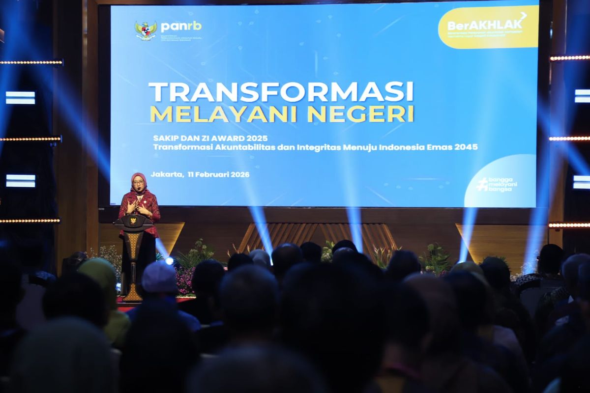 Menteri Pendayagunaan Aparatur Negara dan Reformasi Birokrasi (PANRB) Rini Widyantini saat menjadi keynote speaker pada acara Sistem Akuntabilitas Kinerja Instansi Pemerintah (SAKIP) dan Zona Integritas (ZI) Award 2025, di Jakarta, Rabu (11/2/2026).