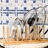 10 Cara Mengatur Tutup Panci di Dapur agar Tidak Berantakan