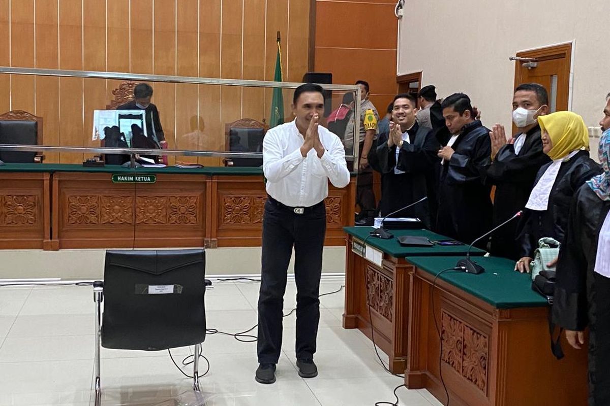 Mantan Kapolsek Kalibaru Kompol Kasranto usai persidangan pembacaan pleidoi di PN Jakarta Barat, Rabu (5/4/2023). 
