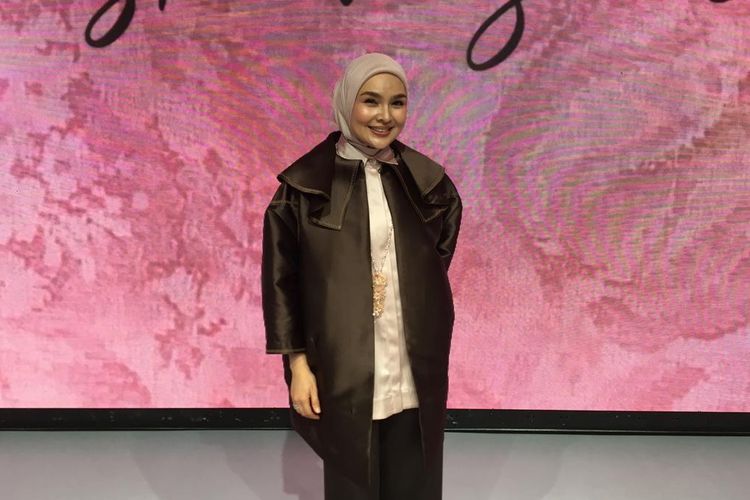Ria Miranda, desainer sekaligus owner brand fashion RiaMiranda, dalam acara Fashion Soiree, di The Langham Jakarta, Rabu (22/10/2025). 