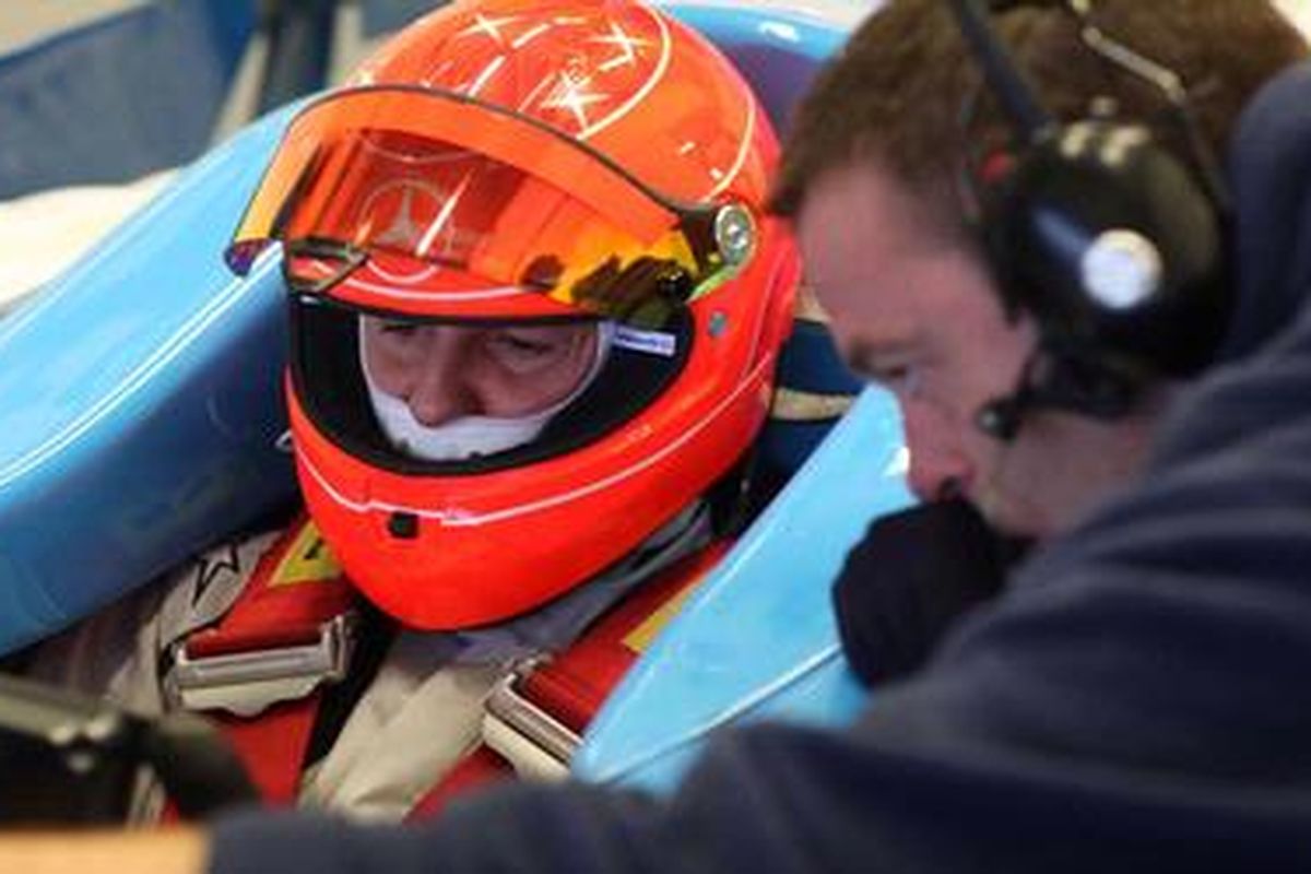 Michael Schumacher saat lakukan tes di Jerez.