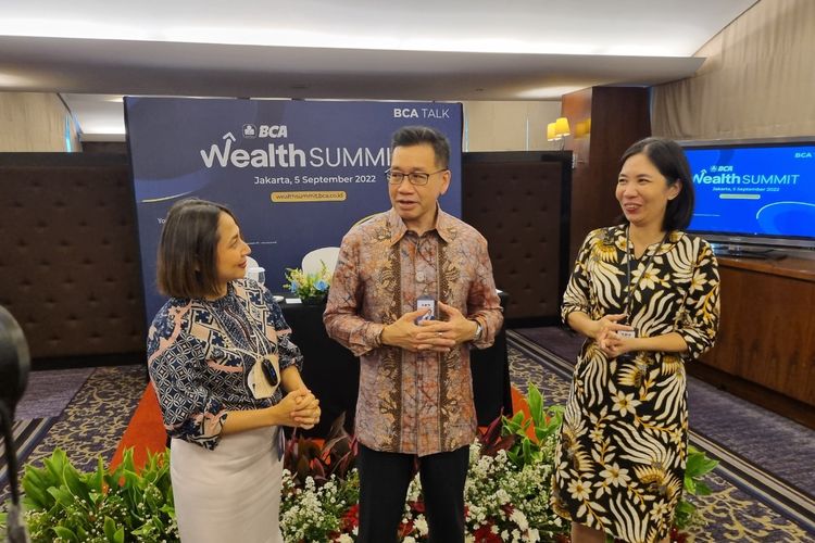 Direktur BCA Haryanto T Budiman saat konferensi pers di Hotel Indonesia Kempinski, Jakarta, Senin (5/9/2022).