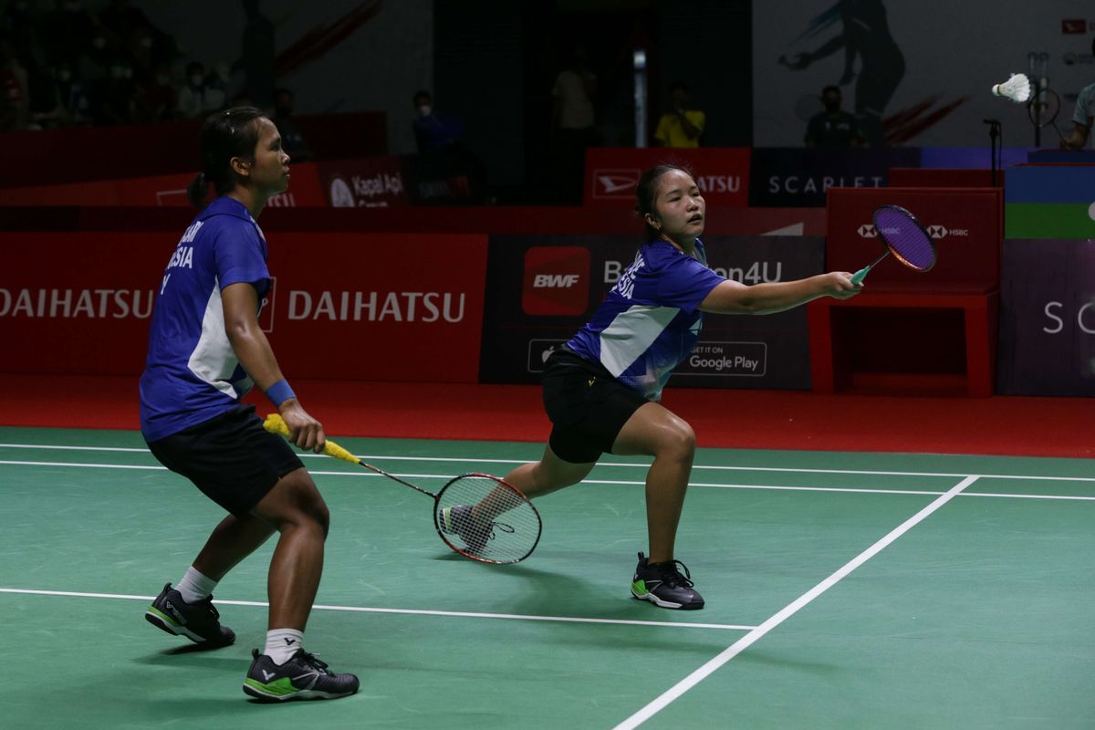 Pasangan ganda putri Indonesia, Meilysa Trias Puspita Sari/Rachel Allessya Rose bertanding melawan wakil China, Chen Qing Chen/Jia Yi Fan pada babak 16 besar Indonesia Masters 2022 di Istora Senayan Jakarta, Kamis (9/6/2022). Terkini, Meilysa/Rachel tampil dalam Thailand Open 2023.
