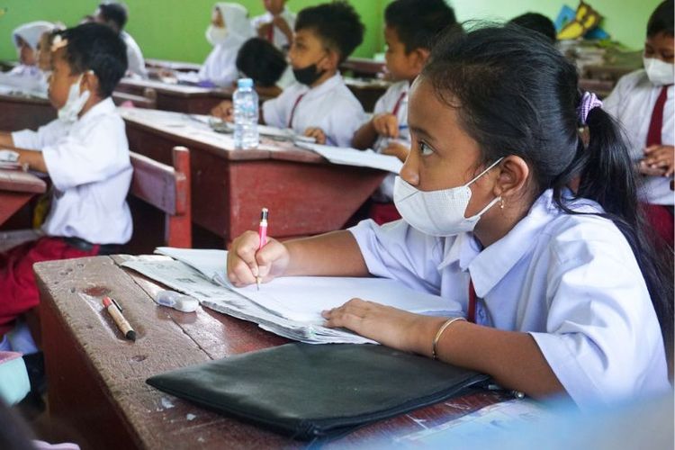 Kegiatan belajar mengajar siswa salah satu SD di Kabupaten Kediri, Jawa Timur. 