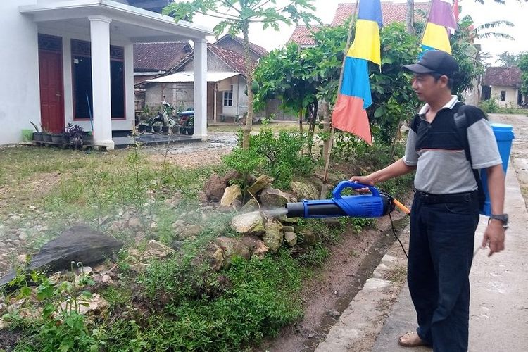 Alat semprot pestisida cair yang otomatis hasil inovasi tim dosen Institut Teknologi Sumatera (Itera).