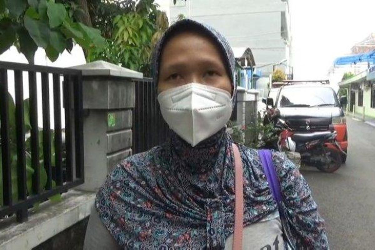 Tri Utami, istri dari Iwan Kurniawan, korban penganiayaan hingga tewas yang diduga dilakukan oleh oknum petugas keamanan RS Radjak Salemba, Jakarta Pusat.