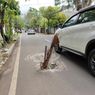 Tutup Bak Kontrol Sumur Resapan di Jalan Intan Cilandak Jebol