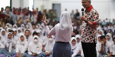 Sekolah Negeri di Jateng Dilarang Tahan Ijazah, Ganjar: Kalau Ada, Saya Pastikan Beres Besok Pagi