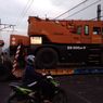 Truk Alat Berat yang Tersangkut Rel Kereta di Kota Tangerang Sempat Bikin Macet