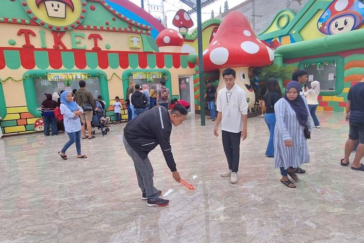 Pingsan Saat Antre Tiket, Wisatawan Mikutopia Meninggal Dunia dalam Perjalanan ke RS