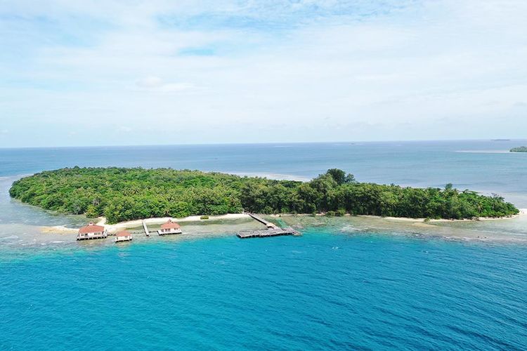 Foto aerial Pulau Sebaru Kecil di Kepulauan Seribu, Jakarta, Senin (26/2/2020). Pulau Sebaru akan menjadi lokasi observasi 188 WNI ABK World Dream selama 14 hari, menyusul munculnya kasus positif virus corona di kapal pesiar tersebut.