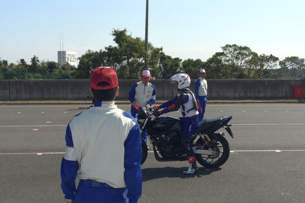 Peserta asal Indonesia di ajang The 19th Safety Japan Insctuctors Competition 2018 di Suzuka Circuit Traffic Center, Jepang.