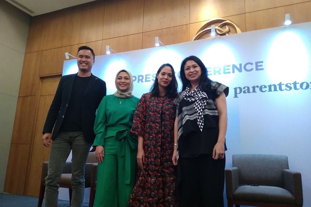 VP of Corporate Communication Tokopedia Nuraini Razak, VP of Marketing Bridestory Ayunda Wardani, Director Parentstory Garth Palimbangan dan Rachel Venya di Jakarta, Rabu (6/2/2020).