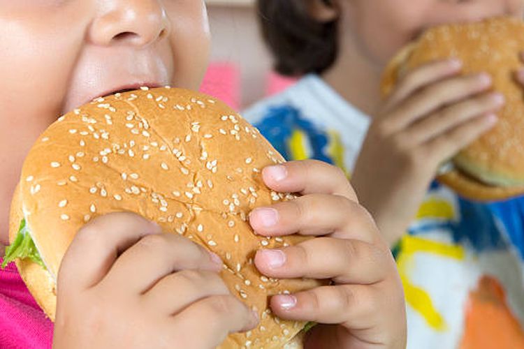 Ilustrasi anak. Menerapkan pola makan sehat, cukup tidur, dan olahraga rutin dapat membantu mengurangi risiko pubertas dini pada anak dan mendukung tumbuh kembang optimal.