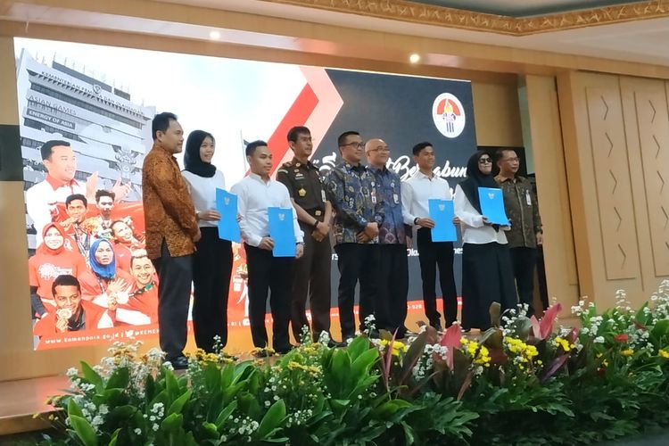 Sebanyak 286 atlet berprestasi Indonesia menerima SK CPNS Kemenpora di Auditorium Wisma Kemenpora, Jakarta, Selsa (2/4/2019).