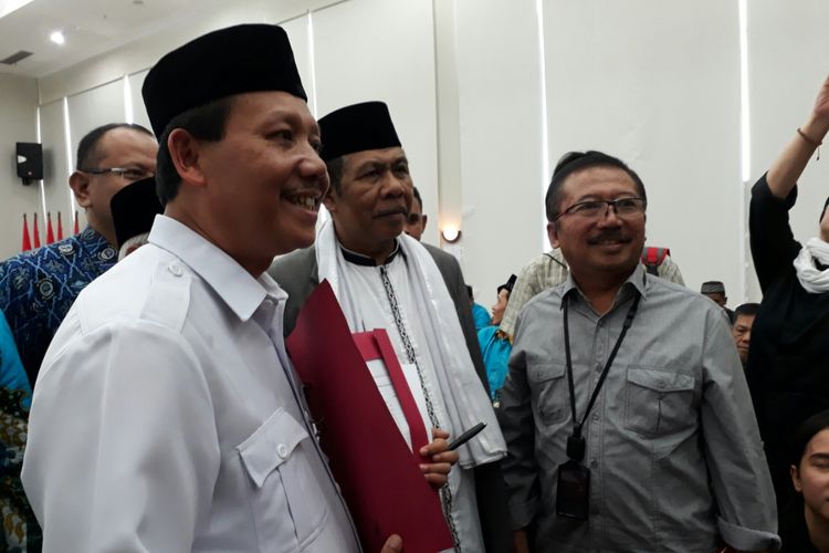 Sekretaris Daerah (Sekda) Jawa Barat, Iwa Karniwa (kiri foto) dan Ketua Badan Pemenangan Pemilu (Bapilu) DPP PDI-P Bambang DH (kanan foto) di DPP PDI P, Menteng, Jakarta Pusat, Jumat (7/7/2017).