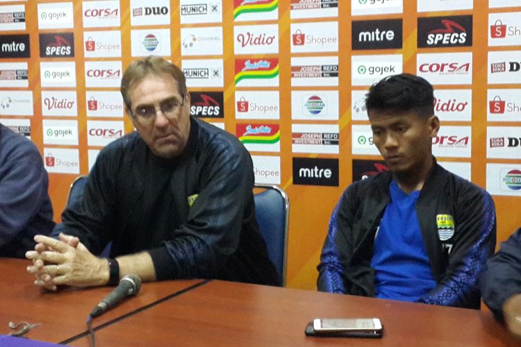 Pelatih Persib Bandung, Robert Rene Alberts dalam konferensi pers usai timnya dibantai Arema FC di Stadion Kanjuruhan, Kabupaten Malang, Selasa (30/7/2019)