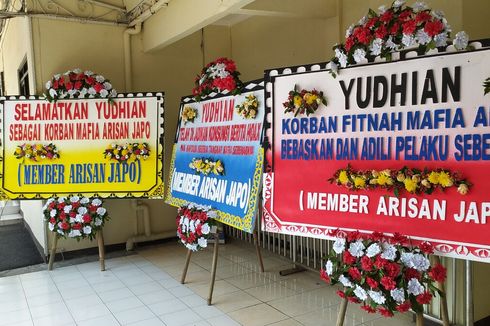 ASN Pemprov Jateng Jadi Terdakwa Kasus Arisan Online, Pengadilan Semarang Dikirim Karangan Bunga