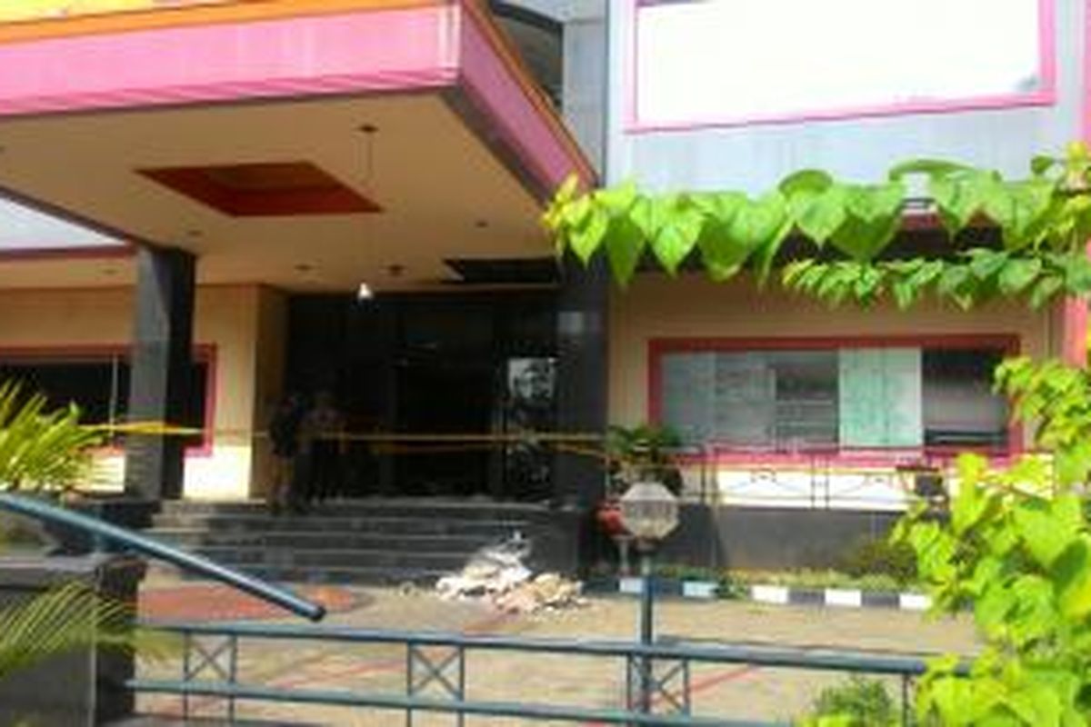 Gedung Multi Piranti Graha di Jalan Radin Inten, Duren Sawit, Jakarta Timur tempat lokasi pelemparan granat. Senin (16/11/2015).