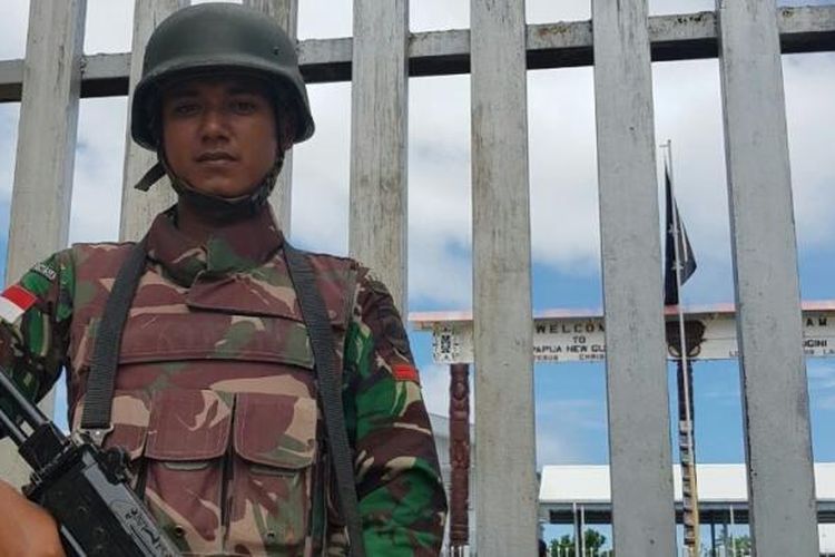 Arisandi, prajurit TNI AD yang bertugas menjaga Pos Lintas Batas Negara (PLBN) Skouw, Jayapura, Papua.