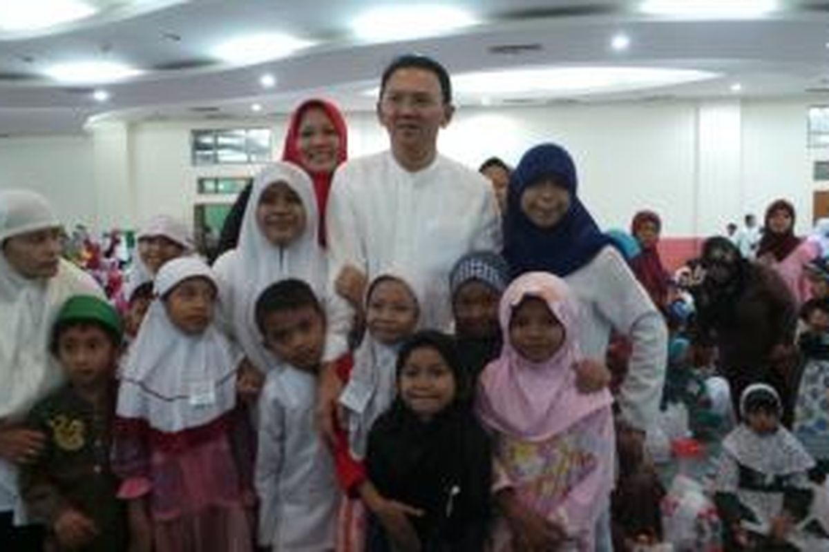 Plt Gubernur DKI Jakarta Basuki Tjahaja Purnama saat buka puasa bersama di Jakarta International Center (JIC), Koja, Jakarta Utara, Senin (14/7/2014).