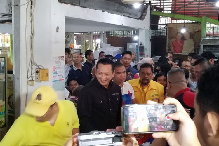 Ketua Dewan Perwakilan Rakyat (DPR) Bambang Soesatyo di Kopi Johny, Minggu (18/3/2018)