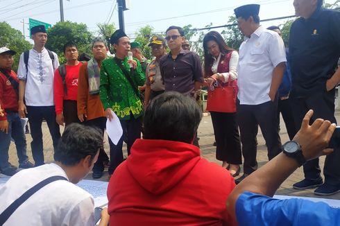 Desas-desus Pemangkasan Gaji, Guru Kontrak Kota Bekasi Demo DPRD
