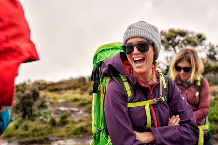Mandy Moore saat mendaki Kilimanjaro