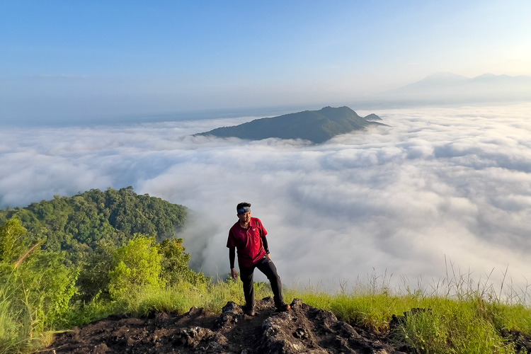 Rute ke Gunung Kelir Wonogiri yang Lagi Viral karena Lautan Awannya
