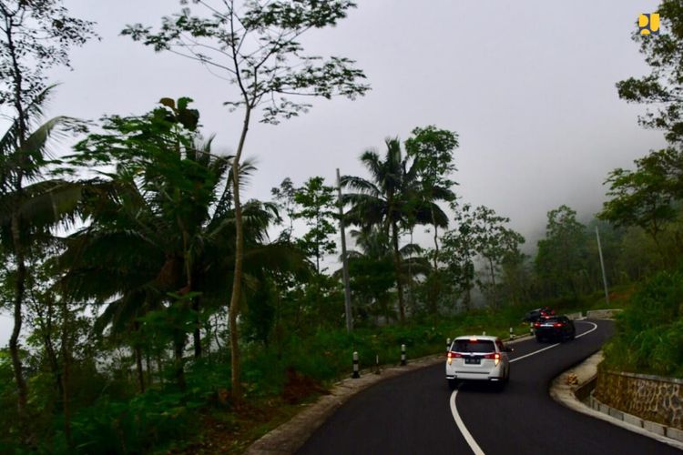 Kepala BBPJN VII Akhmad Cahyadi mengatakan, perkiraan total anggaran yang dibutuhkan untuk penyelesaian Jalan Pansela di kedua provinsi tersebut sekitar Rp 1,9 triliun.
