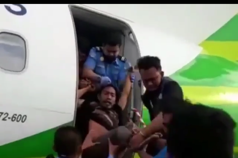 Video Viral Pria Diduga ODGJ Diseret dari Pesawat, Bagaimana Bisa Terobos Masuk Bandara Lampung?