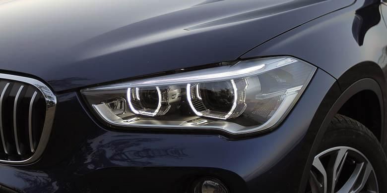 Headlamp dengan Bi LED jadi penerangan utama All New BMW X1