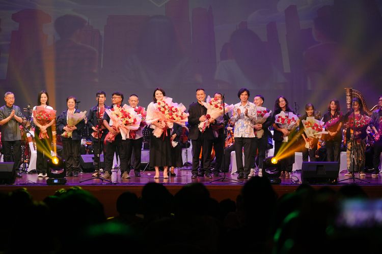 Suasana setelah konser musik orkestra yang digelar Bina Bangsa School di Teater Jakarta, Taman Ismail Marzuki.