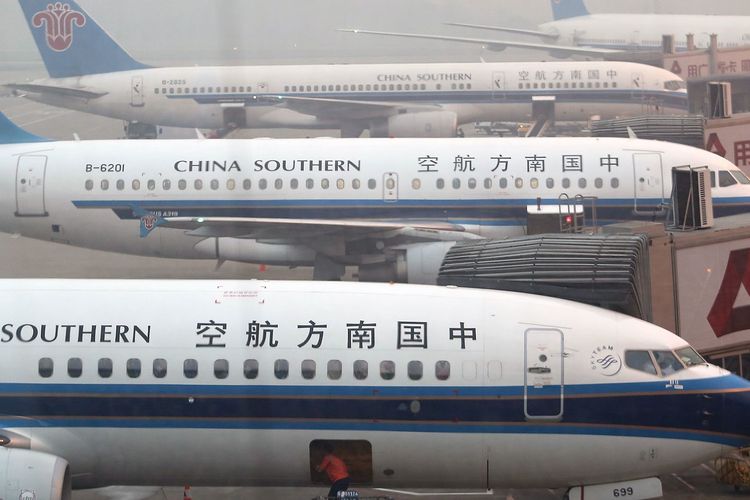 Pesawat China Southern Airlines tertunda lepas landas menuju Beijing. 