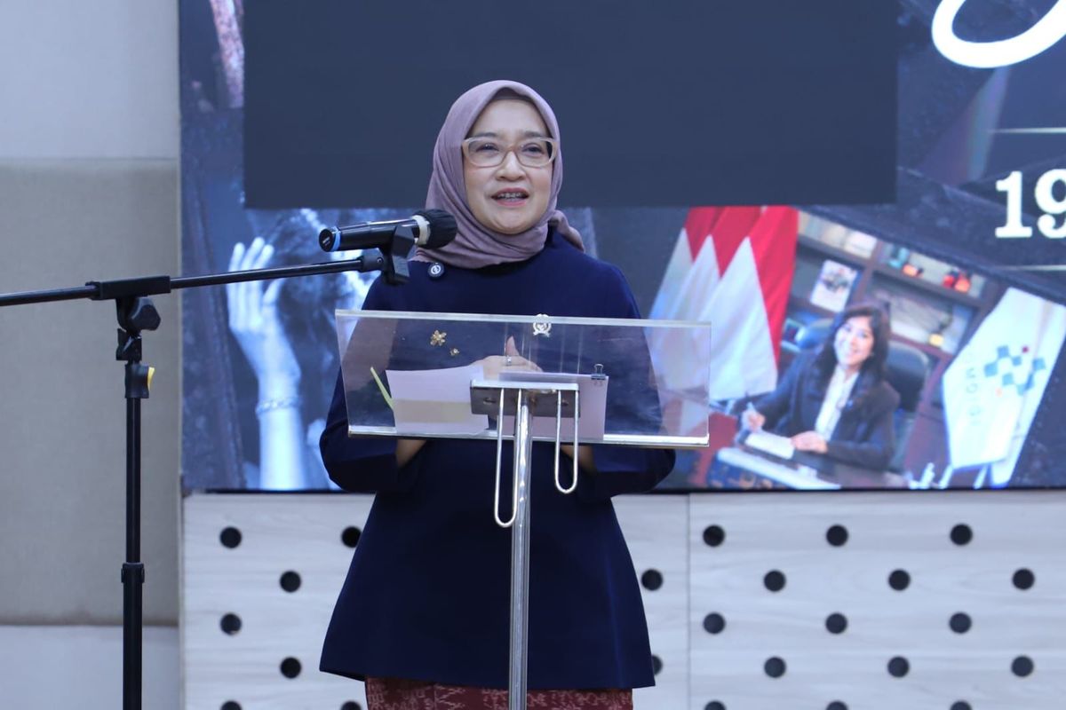 Menteri PANRB Rini Widyantini membuka Pameran Foto Kartini Masa Kini: Jejak Langkah Kartini di Museum Mandiri, Jakarta, Minggu (19/4/2026). Pameran ini menampilkan karya fotografer, termasuk karya Rini, yang menggambarkan peran dan kiprah perempuan Indonesia masa kini.
