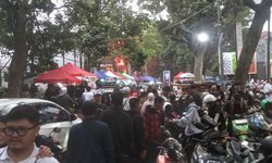 Kala Jalan Trunojoyo Jadi Lautan Anak Muda Bandung Pemburu Streetwear
