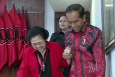 Momen Hangat Jokowi Gandeng Mega Turun Panggung Usai Foto Bersama di Rakernas PDI-P 2023