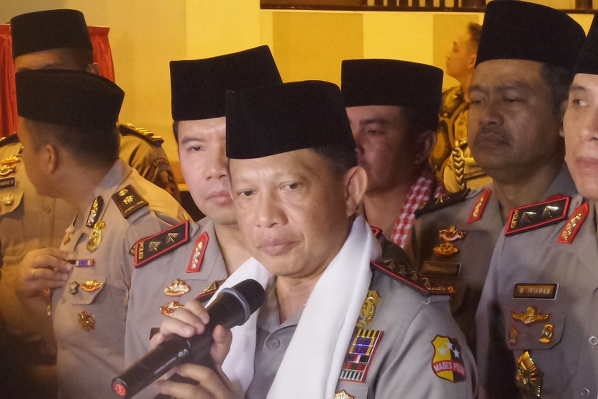Kapolri Jenderal Pol Tito Karnavian didampingi Kapolda Metro Jaya Irjen M Iriawan beserta jajaran kepolisian saat menghadiri acara Tabligh Akbat di GOR PTIK, Jakarta, Kamis (18/5/2017).